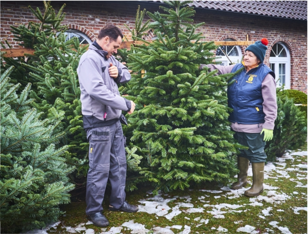 Moeder Irma staat de klanten bij met raad en daad