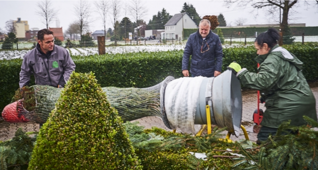 Moeder Irma staat de klanten bij met raad en daad